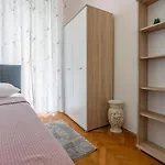Διαμέρισμα House House