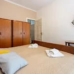 Διαμέρισμα House House