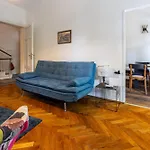 Διαμέρισμα House House