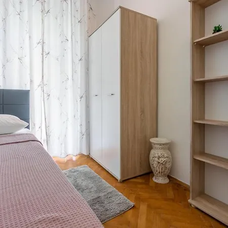 Apartment House House