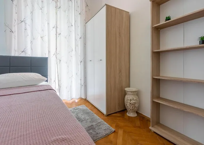 Apartament House House