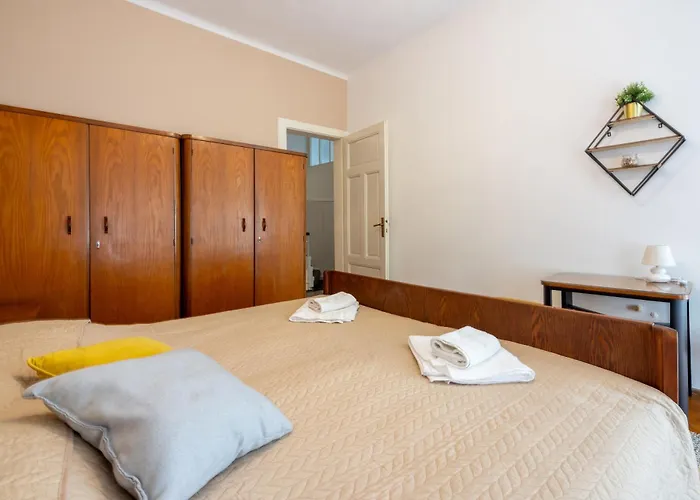 Apartament House House